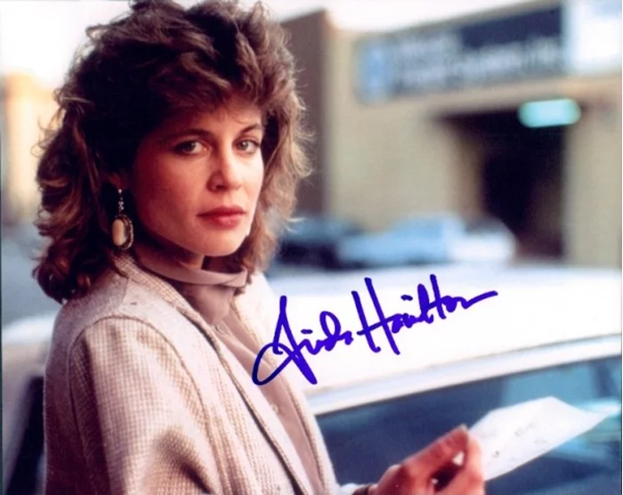 Linda Hamilton autograph