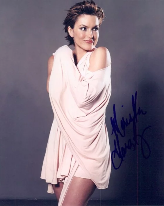 Mariska Hargitay autograph
