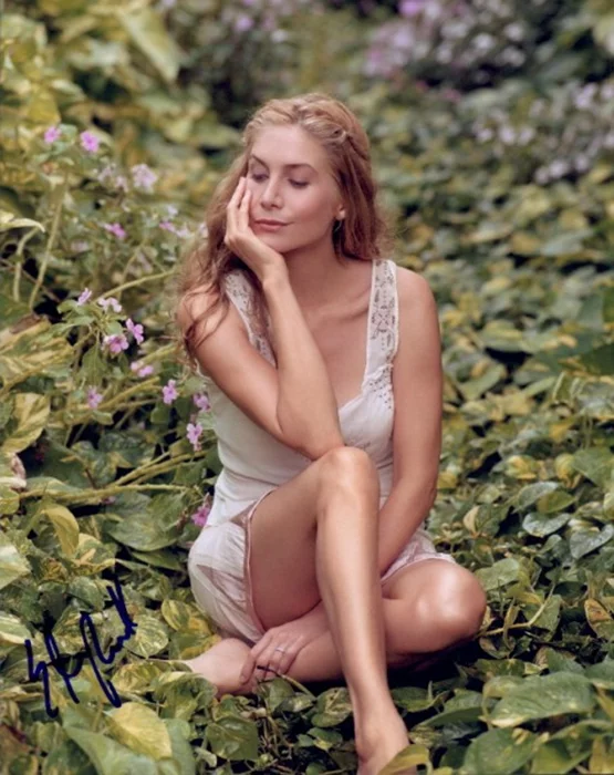 Elizabeth Mitchell autograph