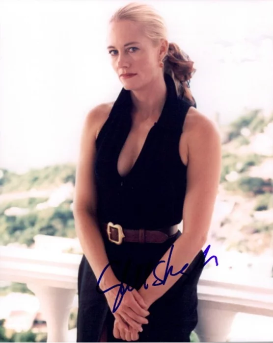 Cybill Shepherd autograph