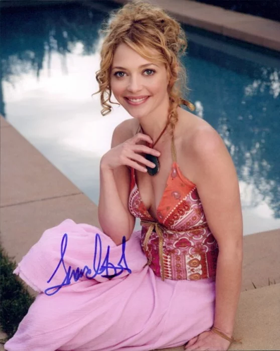 Amanda Detmer autograph