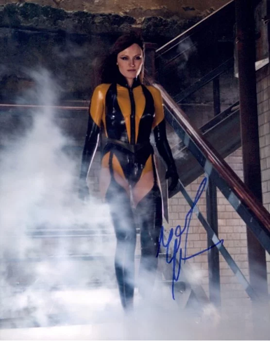 Malin Akerman autograph