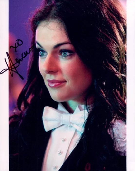 Serinda Swan autograph
