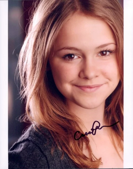 Cassi Thomson autograph