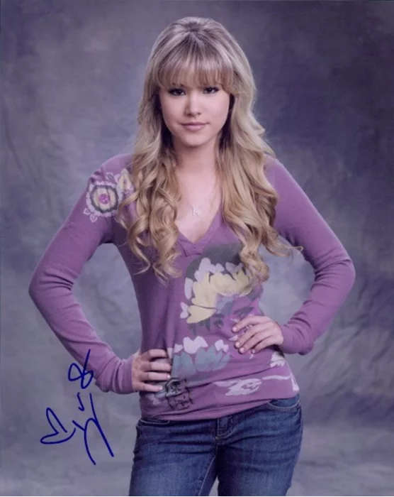 Taylor Spreitler autograph