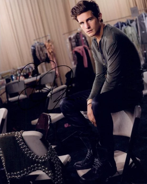Nico Tortorella autograph