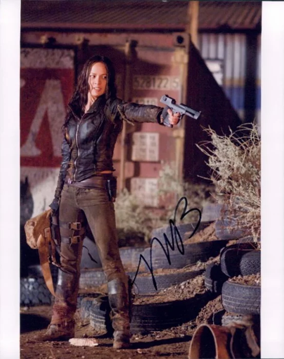 Moon Bloodgood autograph
