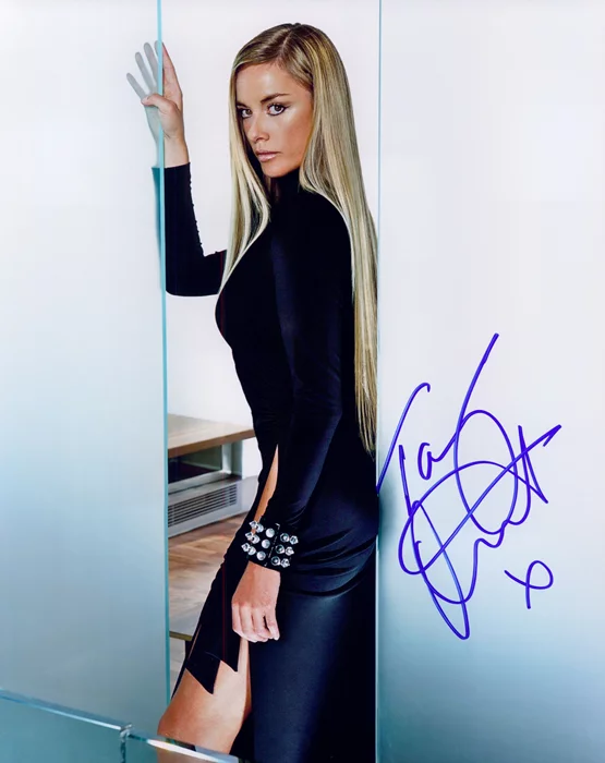 Tamzin Outhwaite autograph