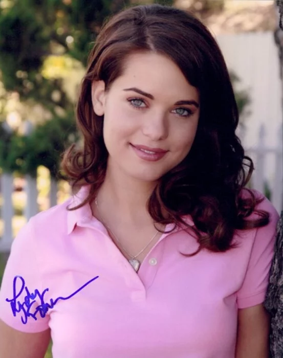 Lyndsy Fonseca autograph