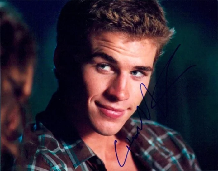 Liam Hemsworth autograph