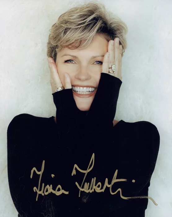 Fiona Fullerton autograph