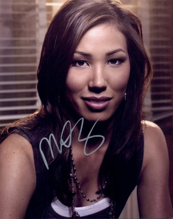 Michaela Conlin autograph