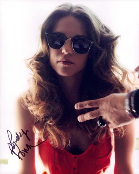 Lyndsy Fonseca autograph