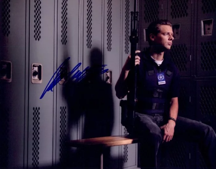 Jacob Pitts autograph