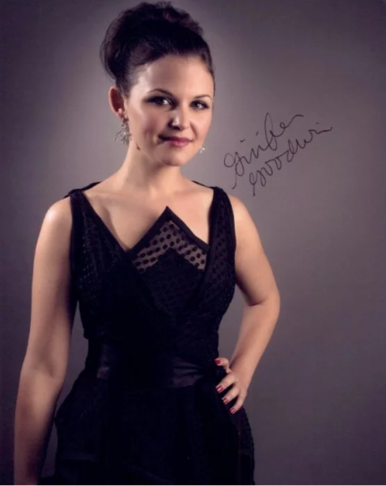 Ginnifer Goodwin autograph