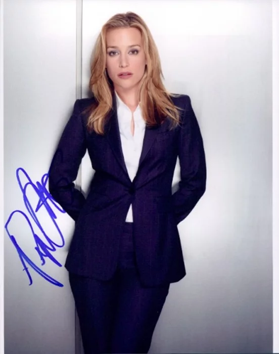 Piper Perabo autograph