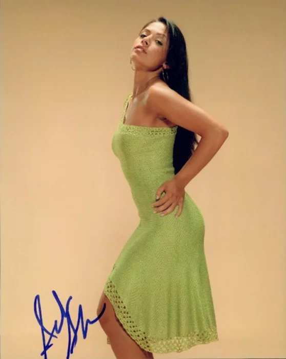 Sarah Shahi autograph