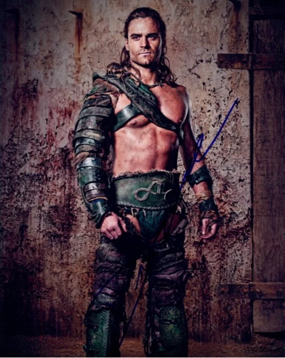 Dustin Clare autograph