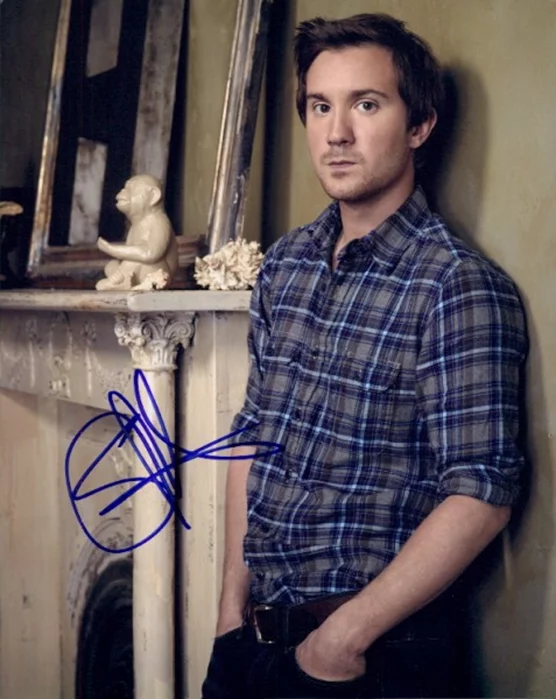 Sam Huntington autograph