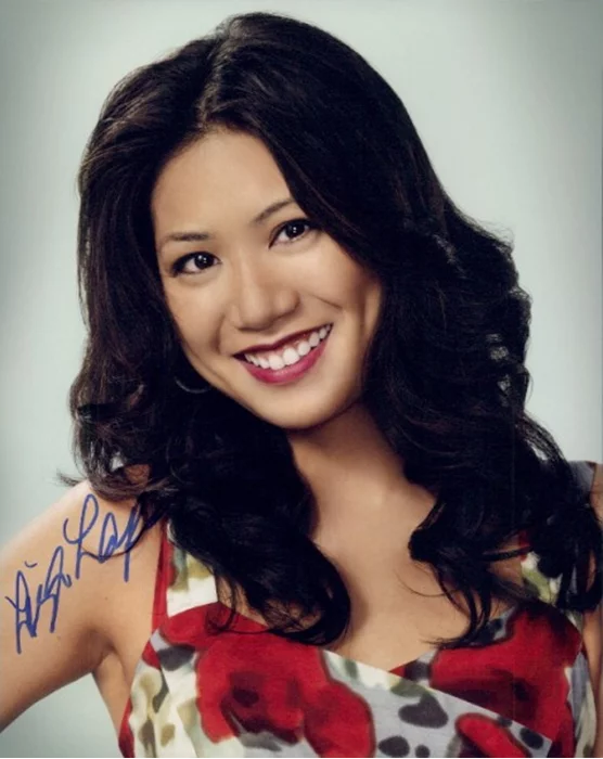 Liza Lapira autograph