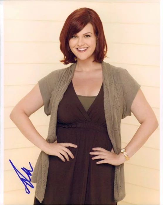 Sara Rue autograph
