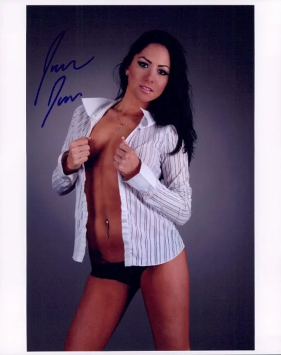 Jaelyn James autograph