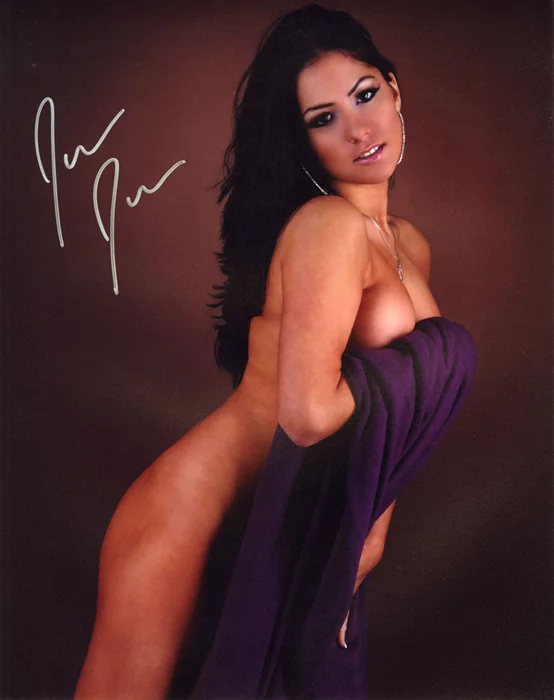 Jaelyn James autograph