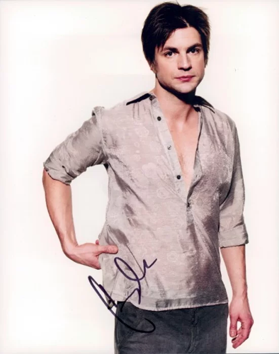 Gale Harold autograph