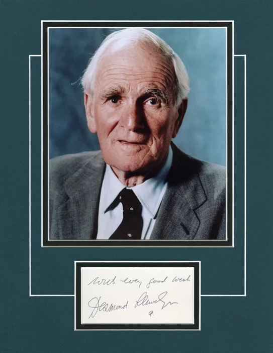 Desmond Llewelyn autograph