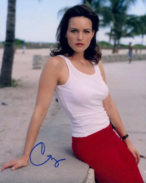 Carla Gugino autograph