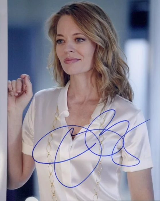 Jeri Ryan autograph