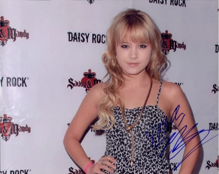 Taylor Spreitler autograph