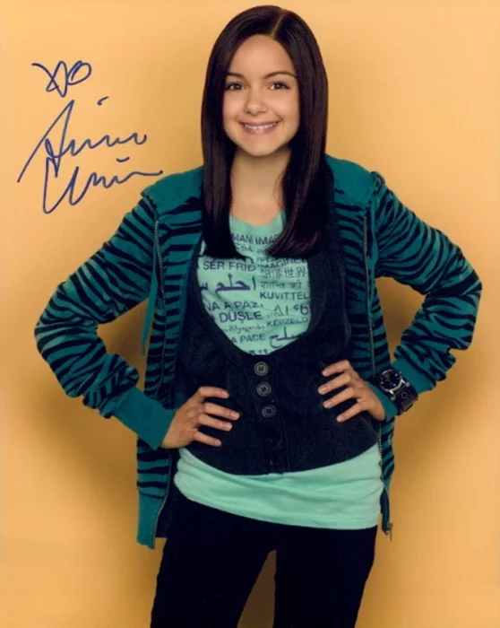 Ariel Winter autograph