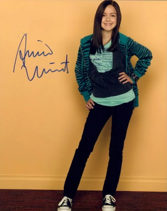 Ariel Winter autograph