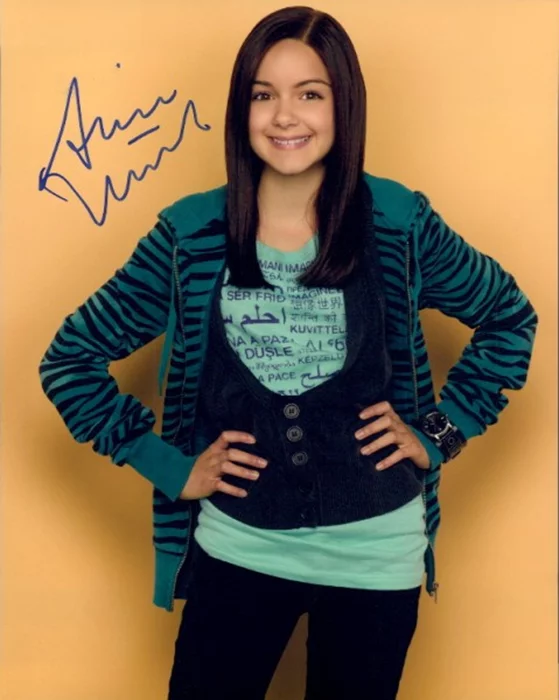 Ariel Winter autograph