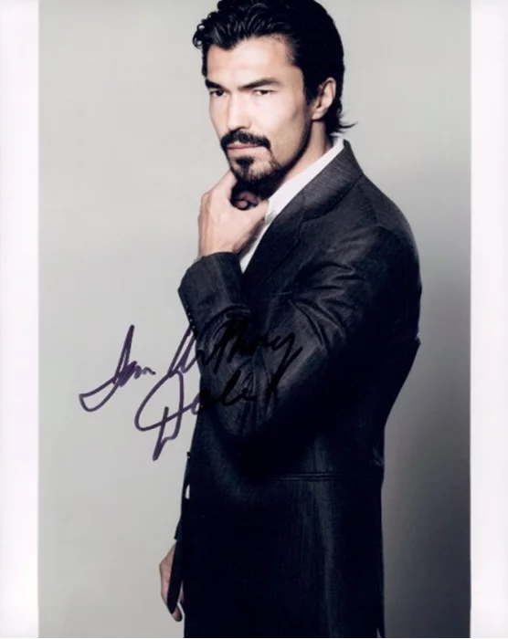 Ian Anthony Dale autograph
