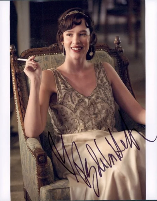 Paz de la Huerta autograph