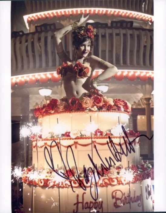 Paz de la Huerta autograph