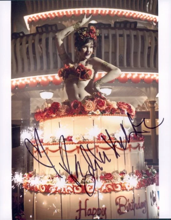 Paz de la Huerta autograph
