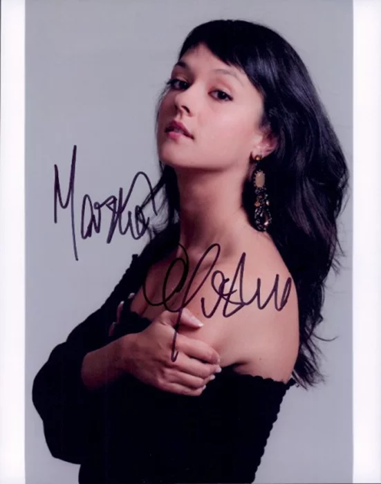 Marta Gastini autograph