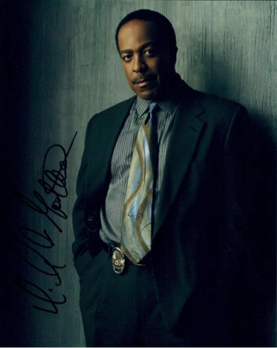 Robert Gossett autograph