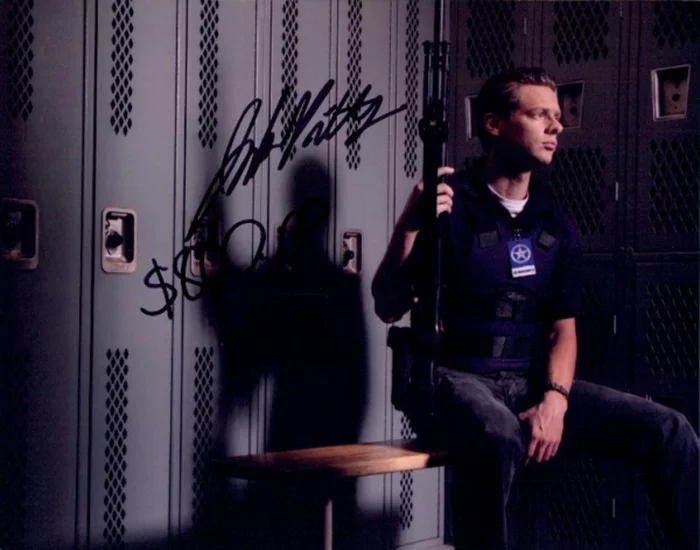 Jacob Pitts autograph