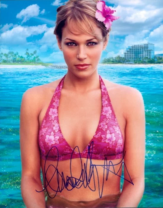 Amanda Righetti autograph
