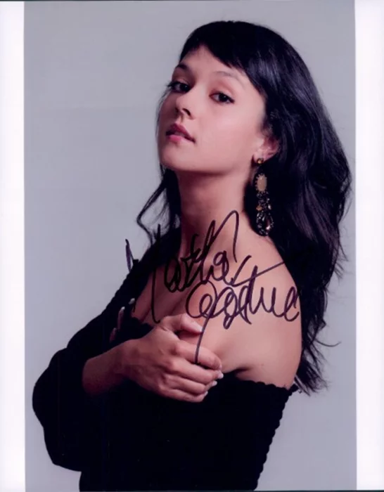 Marta Gastini autograph