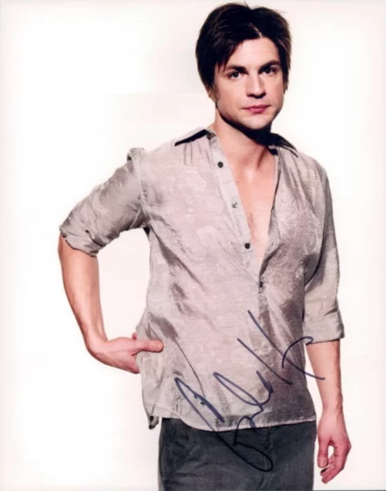 Gale Harold autograph