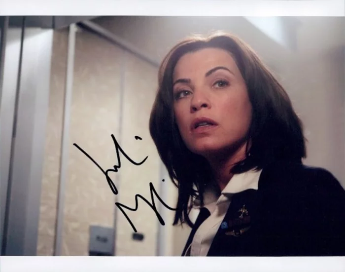 Julianna Margulies autograph