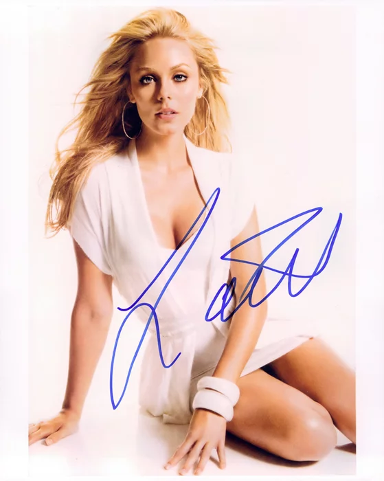 Laura Vandervoort autograph