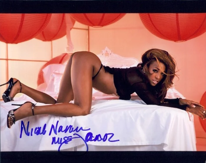Nicole Narain autograph