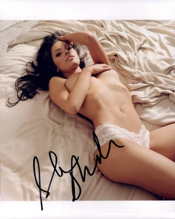 Sarah Shahi autograph