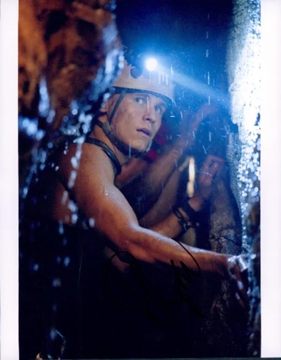 Rhys Wakefield autograph